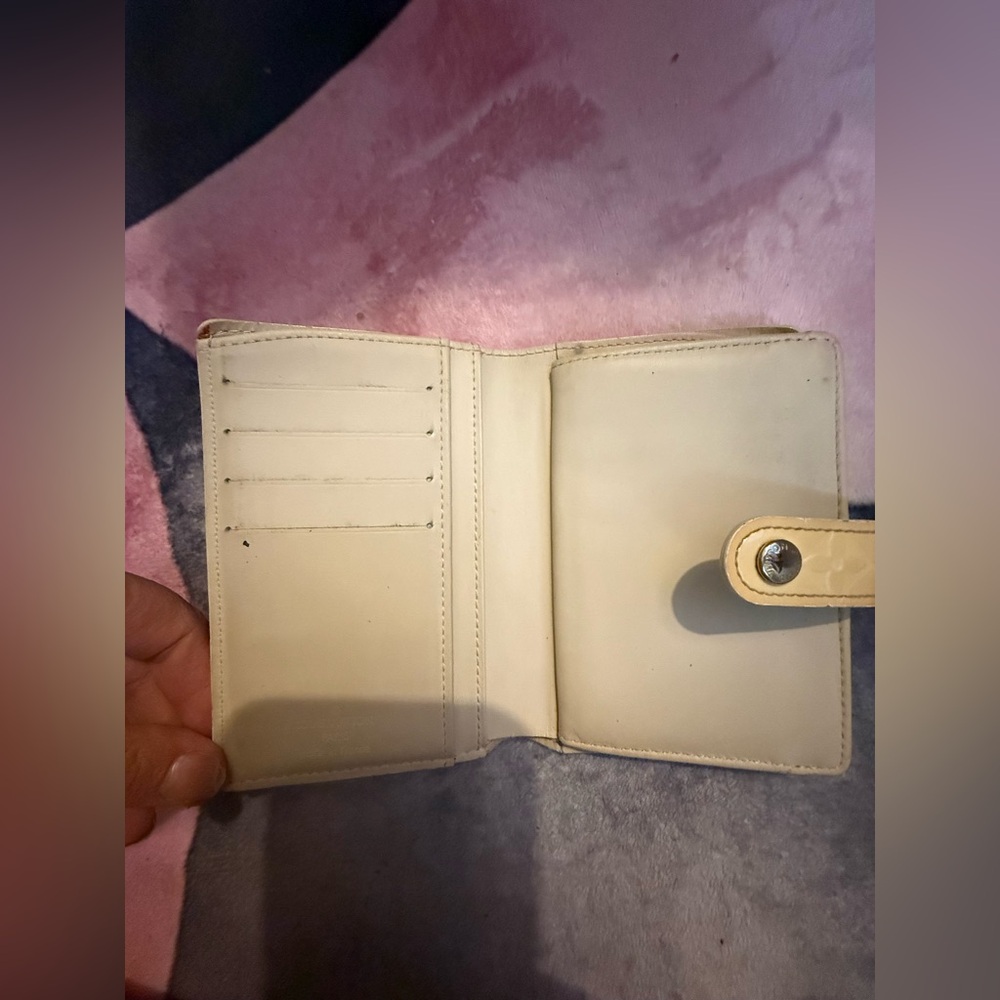 Louis Vuitton Gold Key & Card Holder - Picture 6 of 11